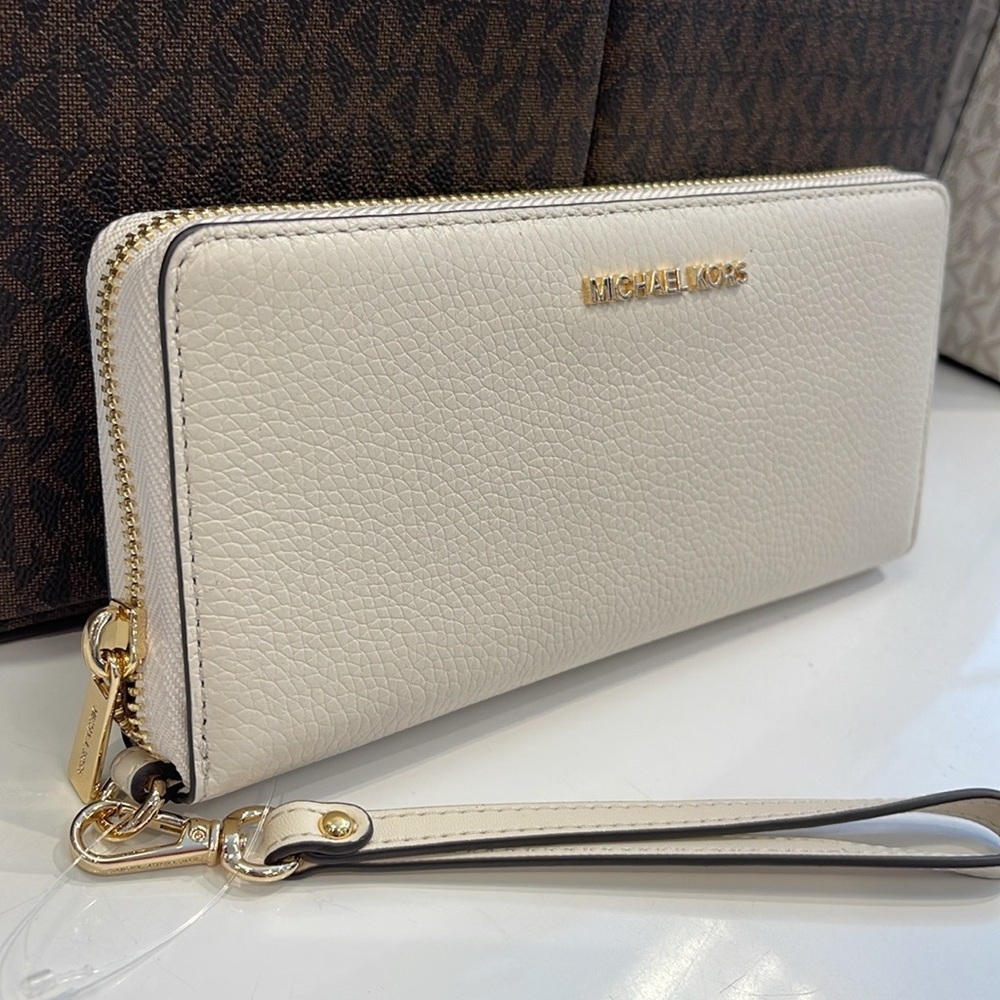MICHAEL KORS
Leather Continental Wristlet Phone Case Wallet 
Light Cream 
NWT - Picture 16 of 16